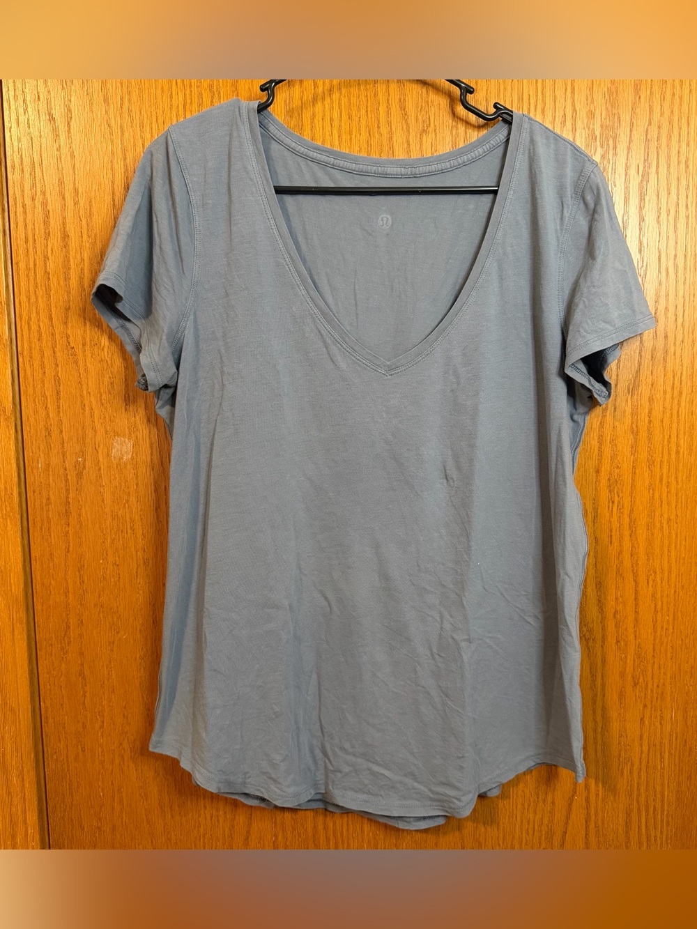 Lululemon Love Tee Vneck Short Sleeve Shirt 8 Blue